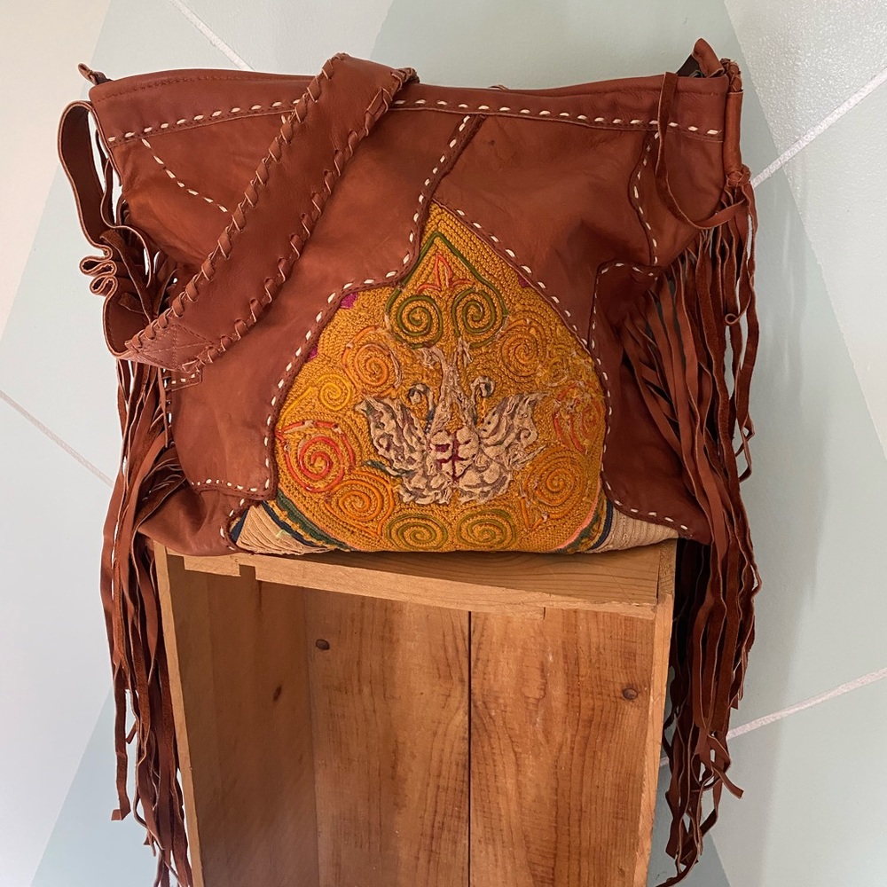 ✨ONE OF A KIND ✨VINTAGE✨Leather fringe Hobo Crossbody